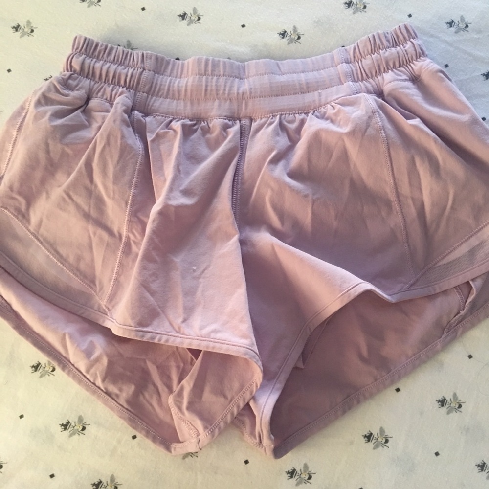 Lululemon 2.5” Hotty Hot Lavender sz 4